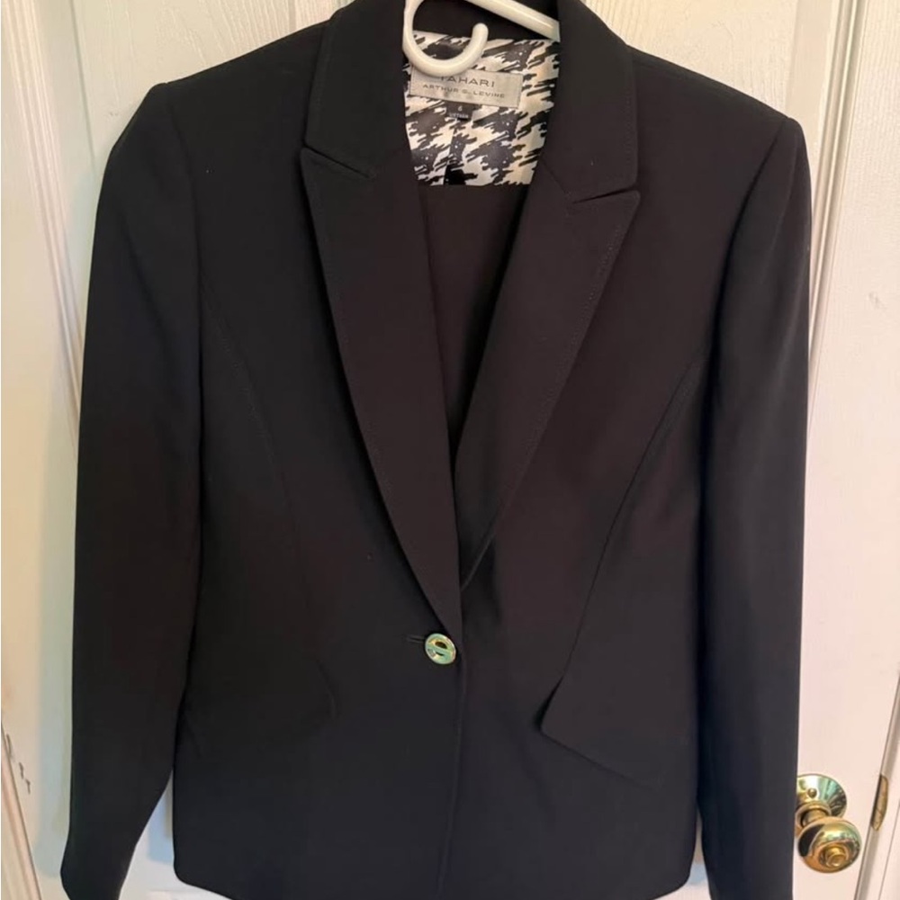 Tahari Women’s Black Pant Suit